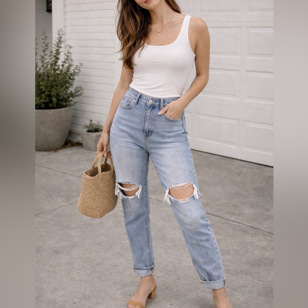American Eagle Outfitters Light Blue Ripped Straight Leg Jeans high rise mom 4R